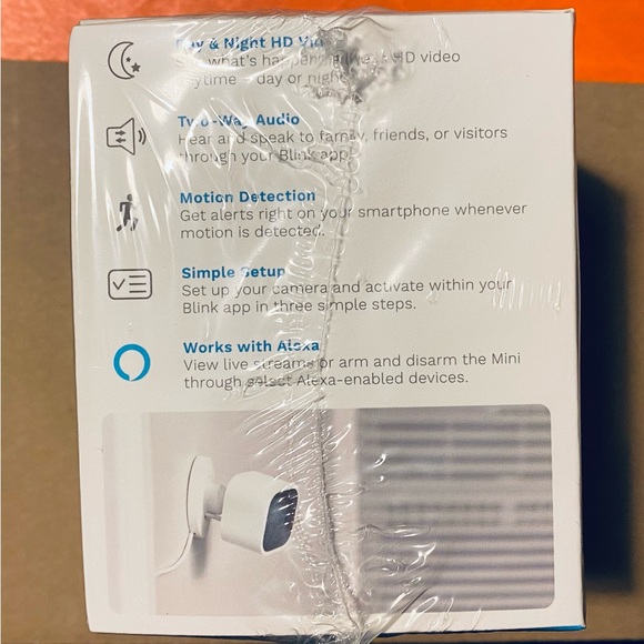 New Blink Mini Indoor Plug-In Smart Security Camera Day & Night Two-Way White - Picture 4 of 5